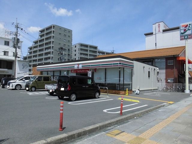 近くのコンビニまで500m（徒歩7分）