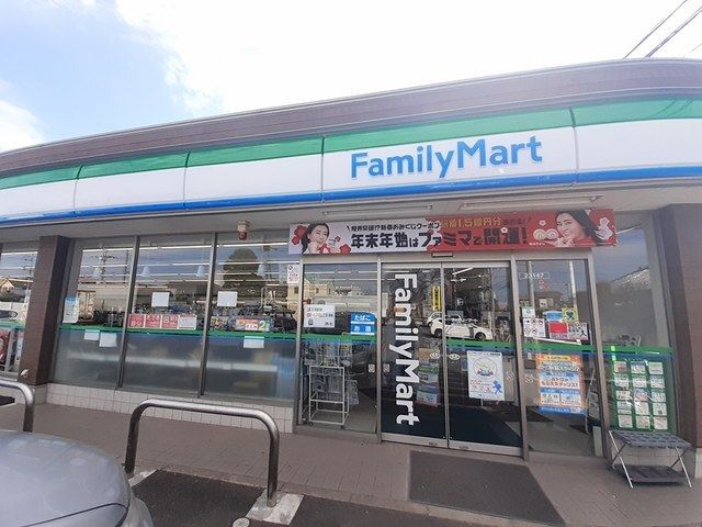 近くのファミリーマート野田中根店まで750m(徒歩10分)