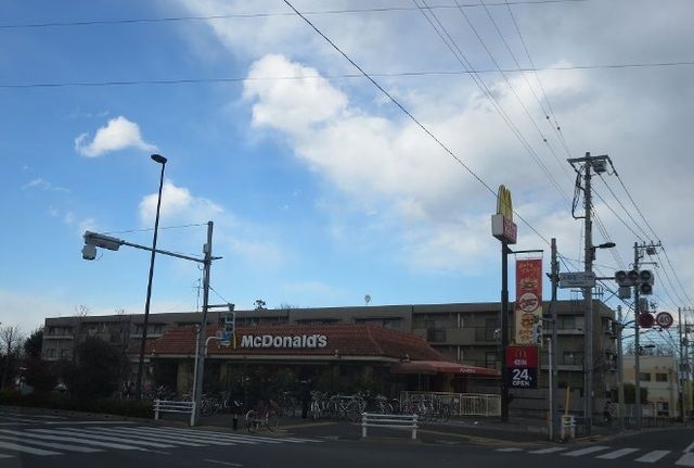 近くのマクドナルドまで800m（徒歩10分）