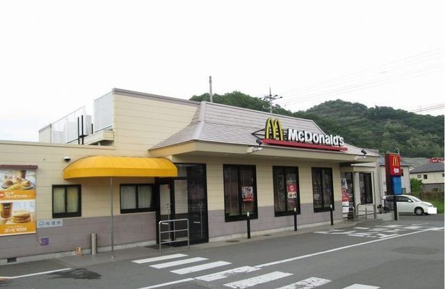 近くのマクドナルドまで3,200m（徒歩40分）