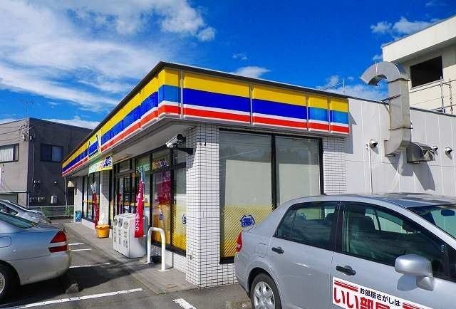 近くのミニストップ御殿場新橋店まで950m（徒歩12分）