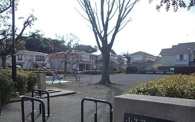 近くの小雀第二公園まで6m(徒歩1分)