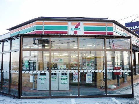 近くのコンビニまで1,200m（徒歩15分）