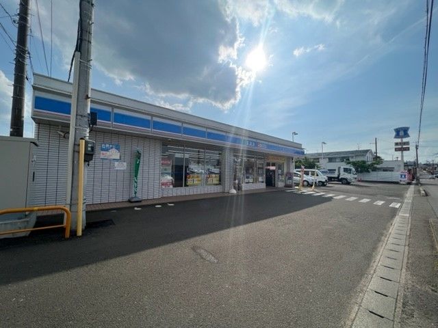 近くのローソン大塒町店まで450m（徒歩6分）
