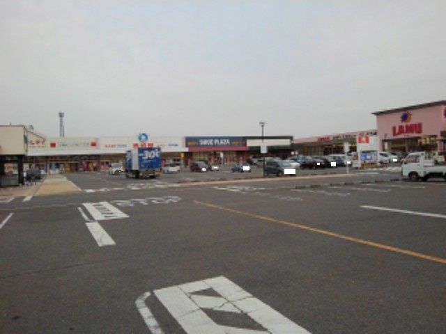 近くのフレスポ西条様まで1,000m（徒歩13分）