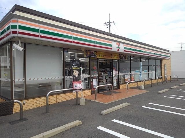 近くのコンビニまで600m（徒歩8分）