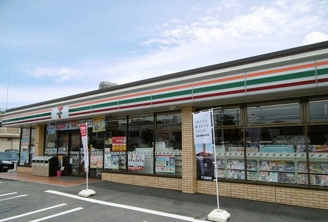 近くのコンビニまで750m（徒歩10分）