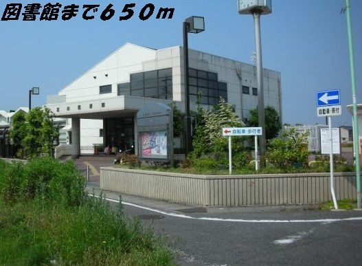 近くの富田図書館まで650m（徒歩9分）