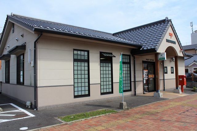 近くの郵便局まで130m（徒歩2分）