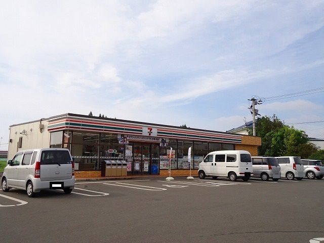 近くのセブンイレブン都農三日月原店まで750m（徒歩10分）