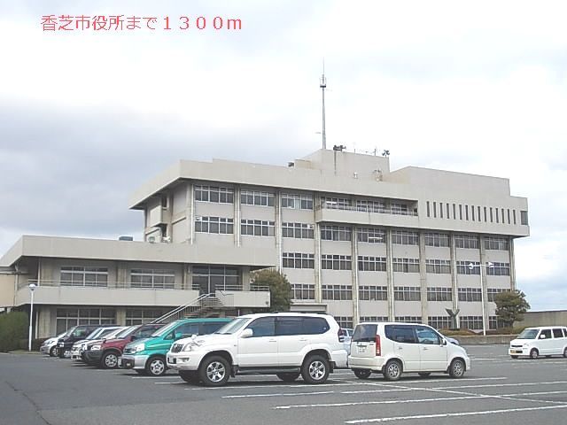 近くの香芝市役所まで1,300m（徒歩17分）