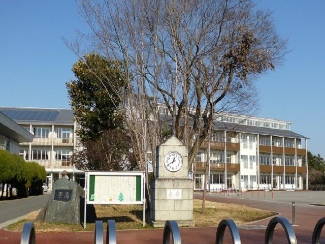 近くの真岡西小学校まで1,100m（徒歩14分）