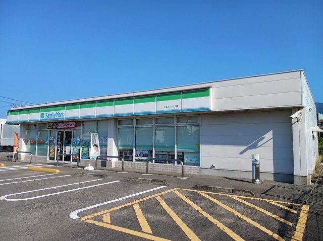 近くのファミリーマートバイパス店様まで550m(徒歩7分)