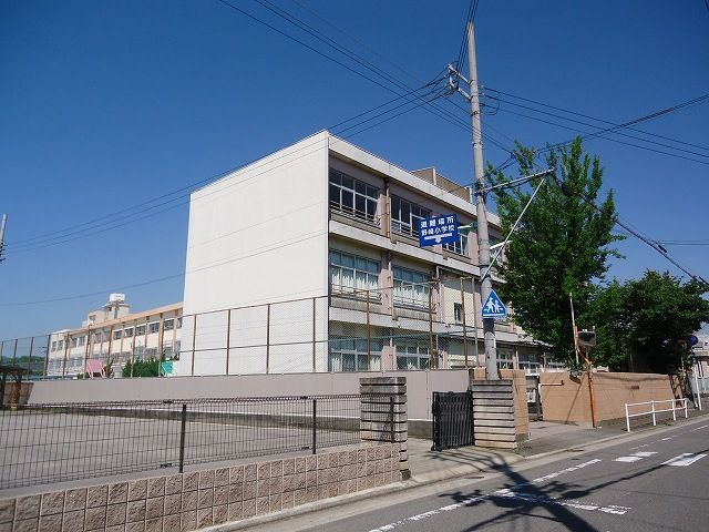 近くの野崎小学校様まで350m(徒歩5分)