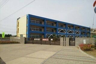 近くの小学校まで950m（徒歩12分）