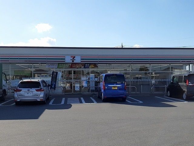 近くのセブンイレブン壬生バイパス店まで500m（徒歩7分）