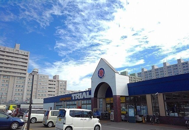 近くのトライアル野幌店まで450m（徒歩6分）
