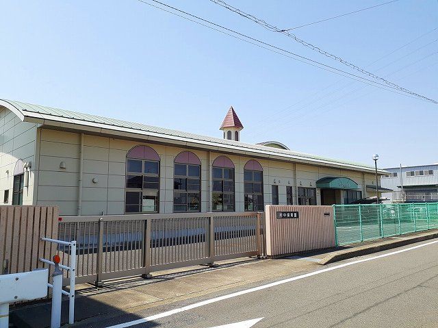 近くの小牧市立  村中保育園まで300m（徒歩4分）