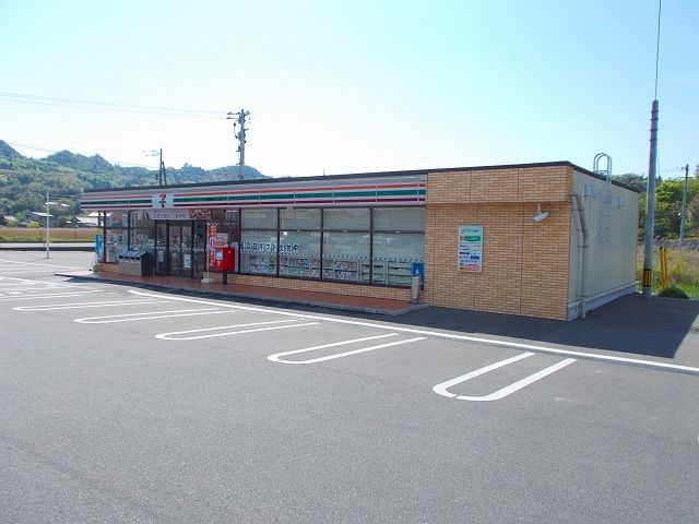 近くのセブンイレブン田布施麻郷店まで300m（徒歩4分）