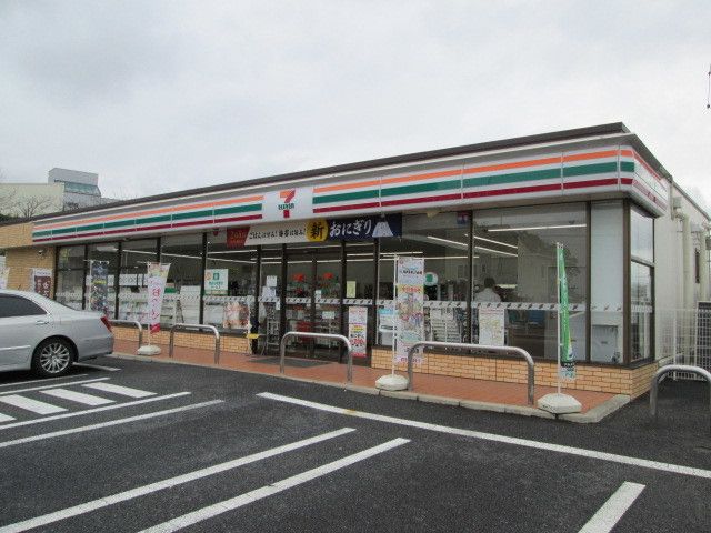 近くのセブンイレブンまで700m（徒歩9分）