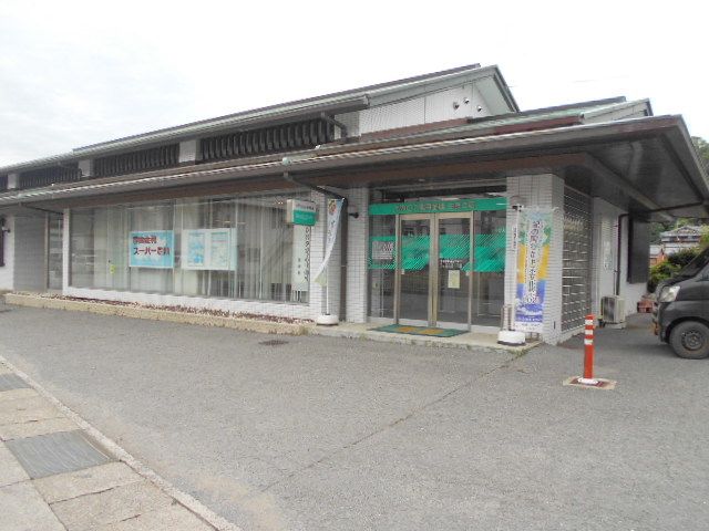 近くのきのくに信用金庫由良支店様まで800m（徒歩10分）