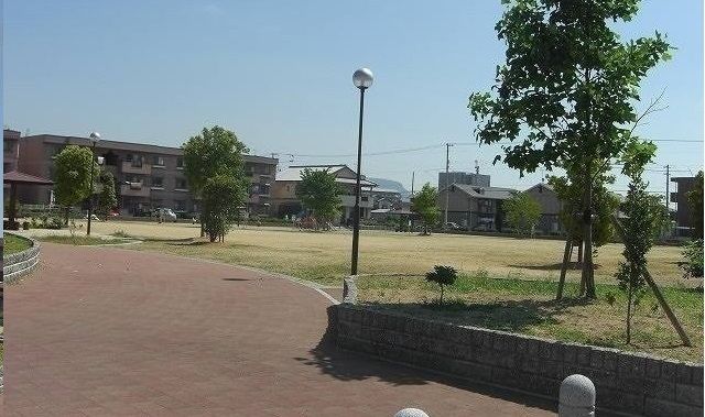 近くの松縄流石中央公園さんまで350m(徒歩5分)