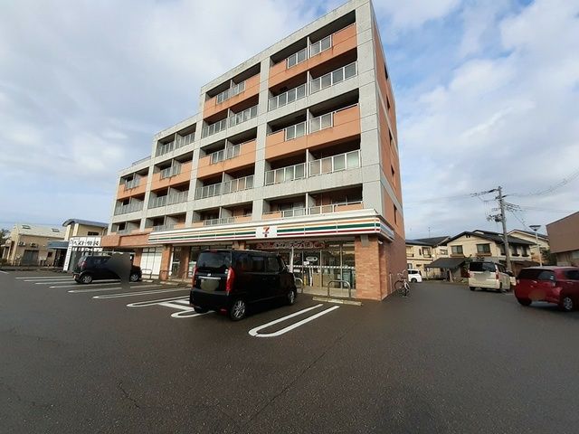近くのセブンイレブン小新4丁目店まで650m(徒歩9分)