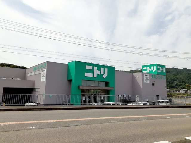 近くのニトリ南あわじ店まで1,900m（徒歩24分）