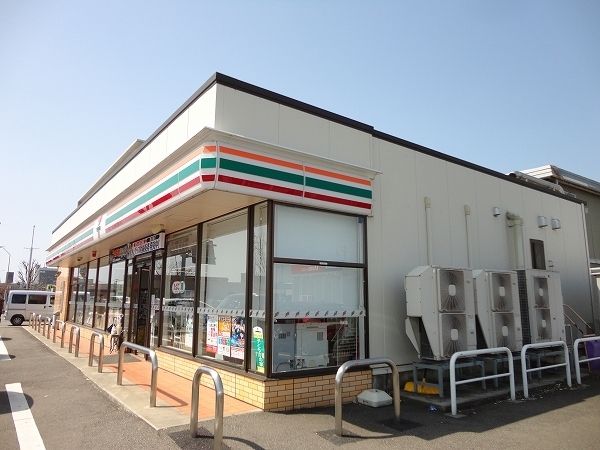 近くのセブンイレブンまで850m（徒歩11分）