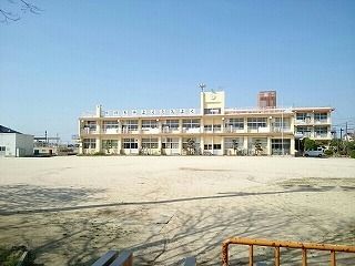 近くの矢ヶ部小学校まで700m（徒歩9分）