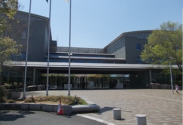 近くの香川県立図書館さんまで1,100m(徒歩14分)