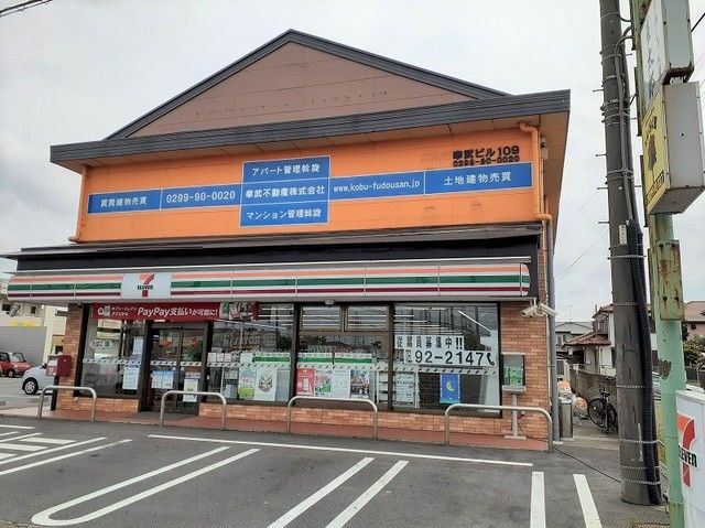 近くのセブンイレブン茨城神栖大野原店まで700m（徒歩9分）