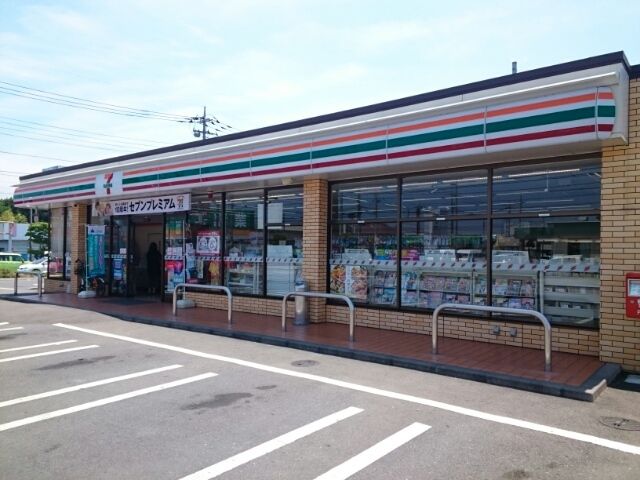 近くのセブンイレブン栃木平柳店まで700m（徒歩9分）