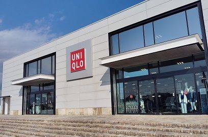 近くのユニクロ函南店まで450m（徒歩6分）