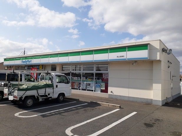近くのコンビニまで600m（徒歩8分）