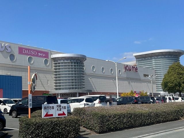 近くのゆめタウンサンピアンまで890m（徒歩12分）