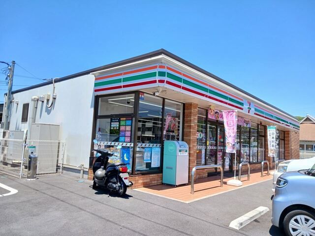 近くのコンビニまで1,000m（徒歩13分）