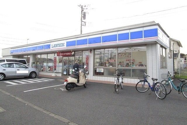 近くのローソンまで750m（徒歩10分）