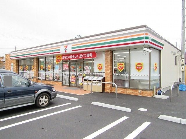 近くのコンビニまで450m（徒歩6分）