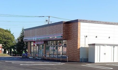 近くのセブン-イレブンまで200m（徒歩3分）