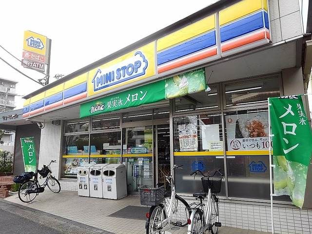 近くのミニストップせんげん台駅前店まで160m(徒歩2分)