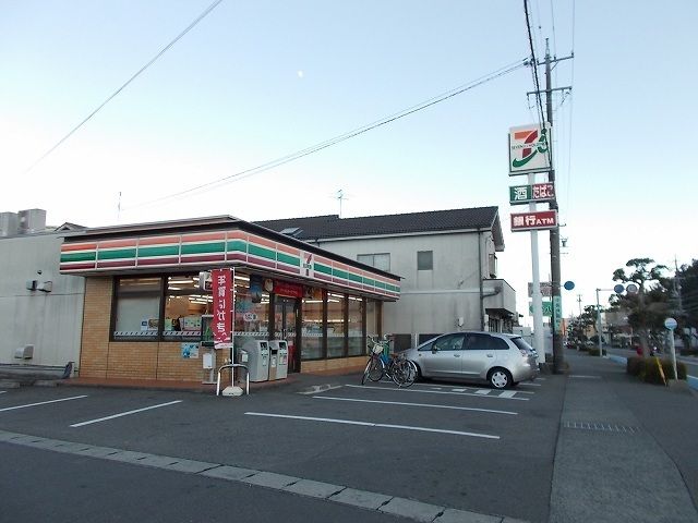 近くのコンビニまで500m（徒歩7分）