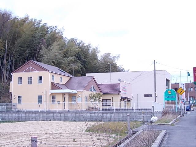 近くの病院まで2,000m（徒歩25分）
