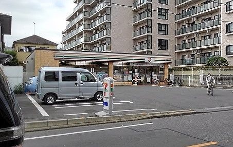 近くのセブン さいたま原山1丁目店まで600m(徒歩8分)