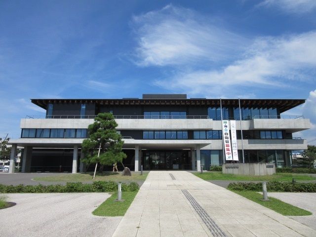 近くの市役所まで1,142m(徒歩15分)