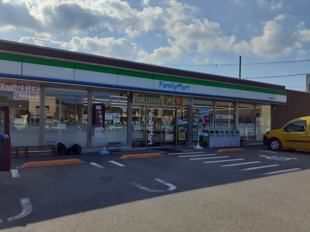 近くのファミリーマートまで389m(徒歩5分)