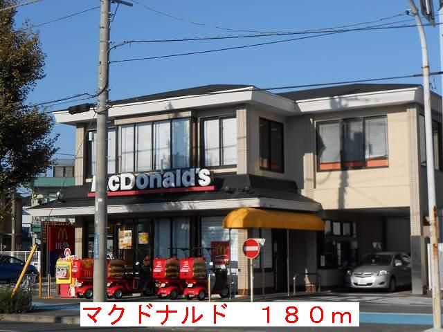 近くの飲食店まで180m（徒歩3分）