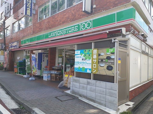 近くのコンビニまで161m（徒歩3分）