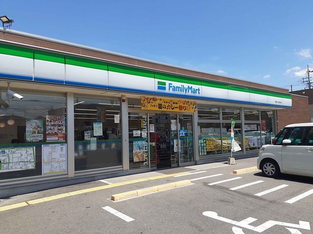 近くのファミリーマート様まで200m(徒歩3分)