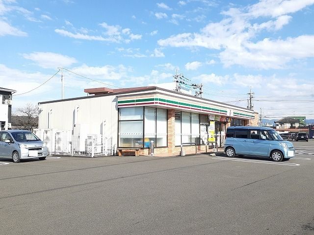 近くのセブンイレブン都城宮丸町店まで450m（徒歩6分）